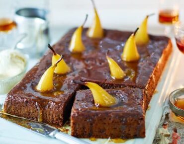 Sticky toffee pear pudding